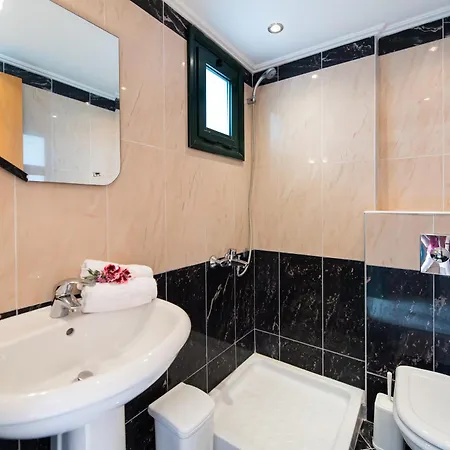 Calypso Luxury Lägenhetshotell 3*